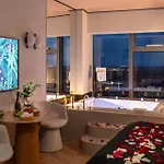 Sky Tower Апартаменти