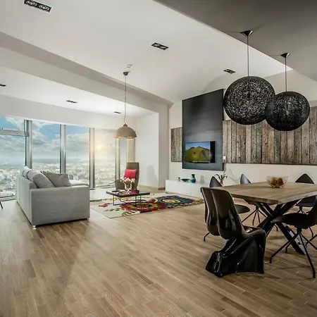 Sky Tower Apartment *